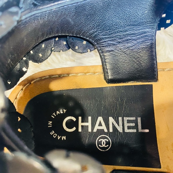 Chanel Black Leather Camellia Flower Flat Sandals - Picture 2 of 14